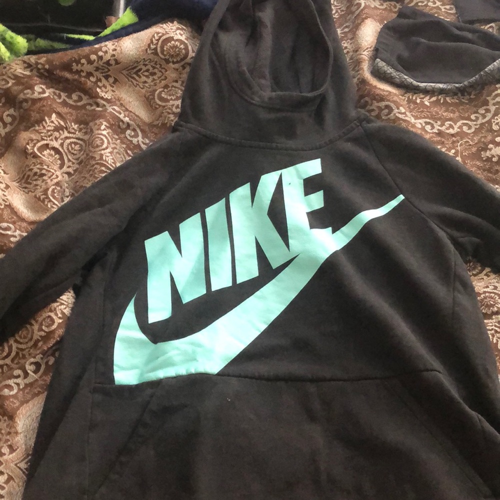 nike sweatshirt
